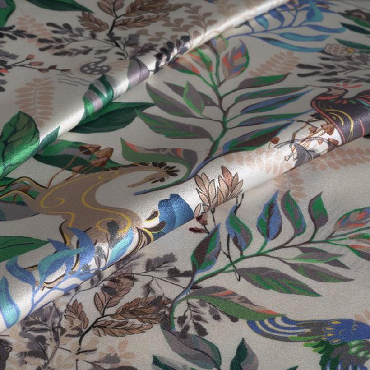 Наволочка Mollen Сказки. Таинственный лес в светло-сером, сатин