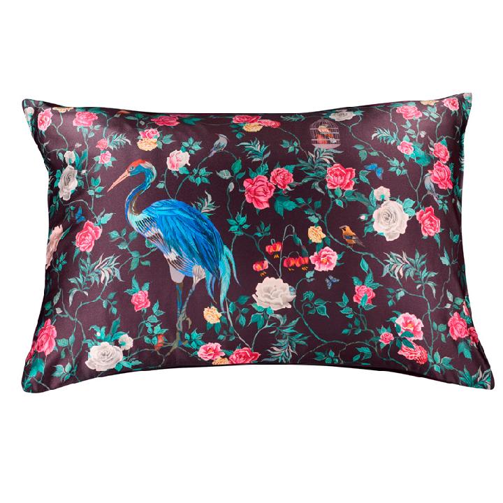 Наволочка Mollen Редкий экземпляр Журавль в ежевично-черном 50х70см