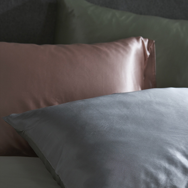 Наволочка из натурального шелка Tkano Essential мятного цвета