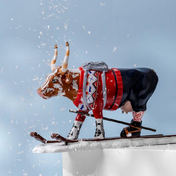 Коллекционная корова CowParade Russia The Ski Cow aka Loypelin Lauslam