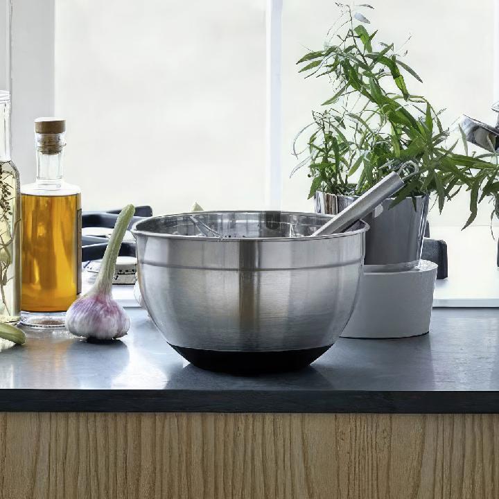 Миска с пластиковой подставкой WMF, 22 см.
