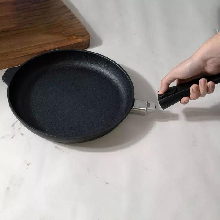 Сковорода индукционная со съемной ручкой Swiss Diamond XD Classic Induction 28см